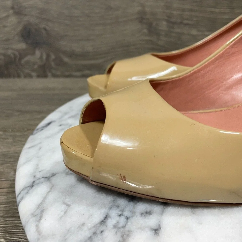 Vince Camuto Heels Womens 8.5 B Beige Nude Kitten‎ Patent Leather Peep Toe Pumps